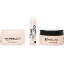 The Body Shop Vitamin E Essentials Travel Exclusive Confezione Regalo 50ml Crema Idratante Vitamina E + 50ml Crema Nutriente Notte + 4.2g Cura Labbra Vitamina E SPF15